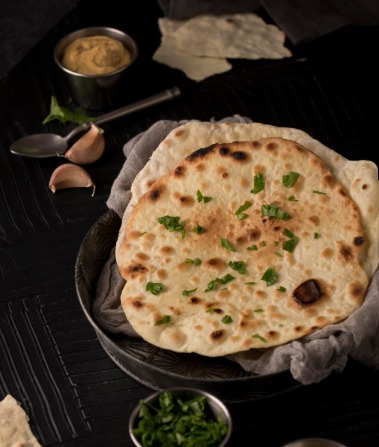 Garlic Naan (G)